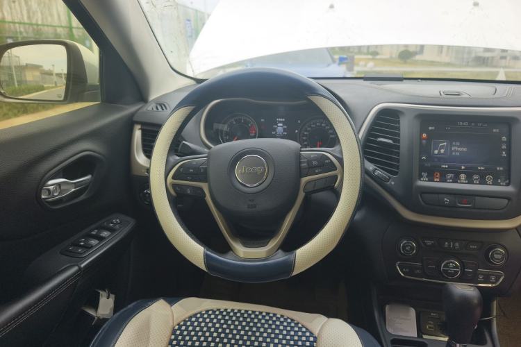 Used Jeep Cherokee 2017 2.4L Leading Smart Edition Steering Wheel