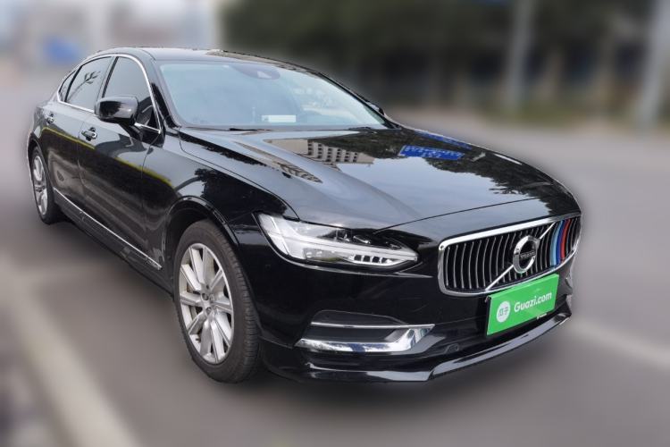 Used Volvo S90 2020 T4 SmartDrive Luxury Edition Front Right 45 Deg
