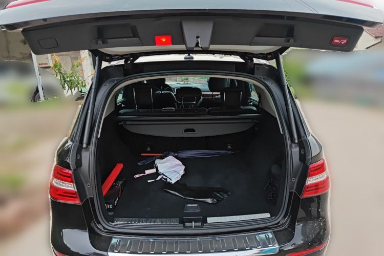 Used Mercedes-Benz M-Class 2014 ML 400 4MATIC Dynamic Model Trunk