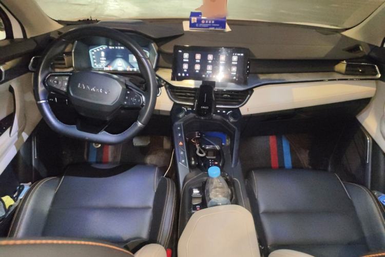Used Lynk & Co 06 EM-P 2022 PHEV 84 km Range Pro Version Center Console