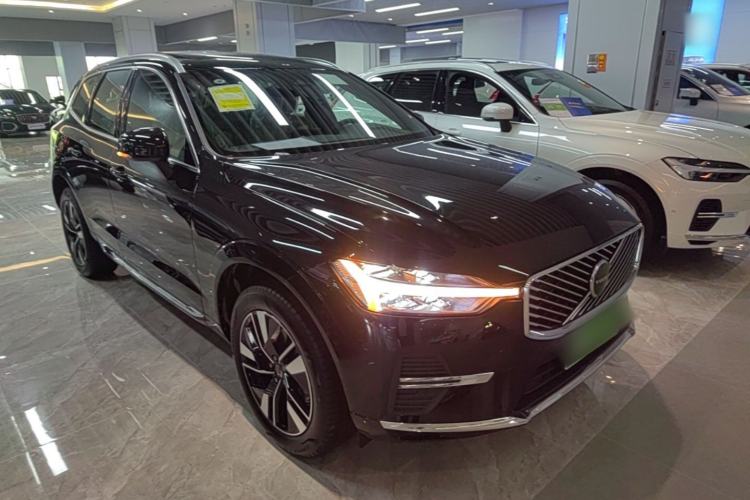 Used Volvo XC60 2026 B5 4x4 Smart Luxury Edition Front Right 45 Deg