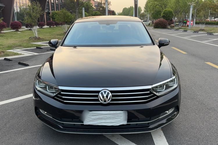 Used Volkswagen Magotan 2017 330TSI DSG Luxury Model Front