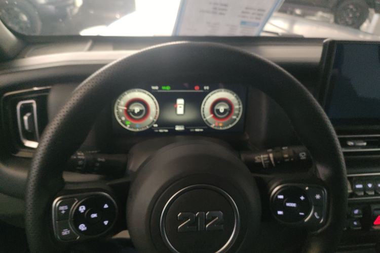 Used 212 T01 2024 2.0T Explorer
