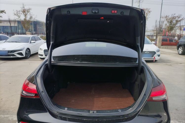 Used Mercedes-Benz E-Class 2021 Restyled E 300 L Sporty and Stylish Edition
