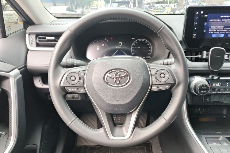 Used Toyota RAV4 2023 2.0L CVT Two-Wheel Drive Fashion Plus Edition
