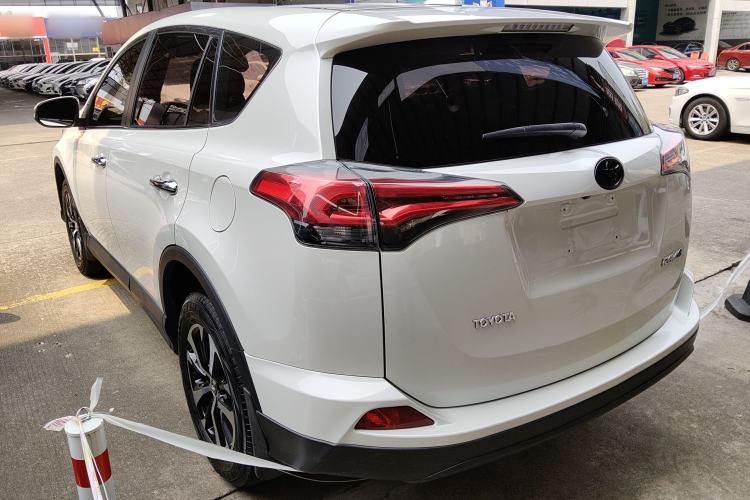 Used Toyota RAV4 2016 2.0L CVT Two-Wheel Drive Fashion Edition China V Standard Rear Left 45 Deg