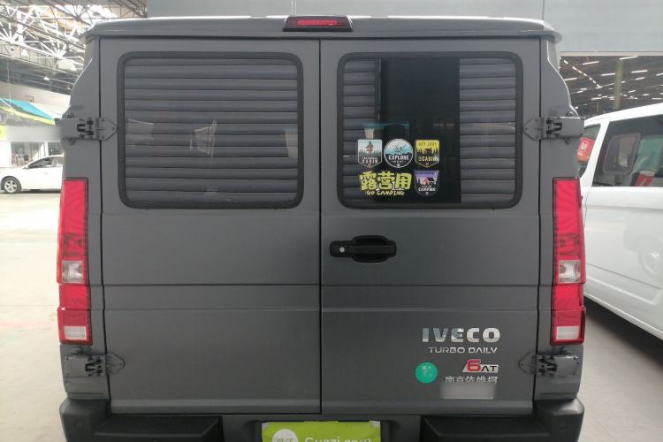 Used Iveco Daily 2023 2.5T A35M1 Multi-Purpose Passenger Vehicle Short Wheelbase Low Roof Single Tire Manual Transmission with Automatic Option