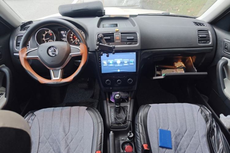 Used Skoda Yeti 2017 TSI280 DSG Advanced Edition Center Console