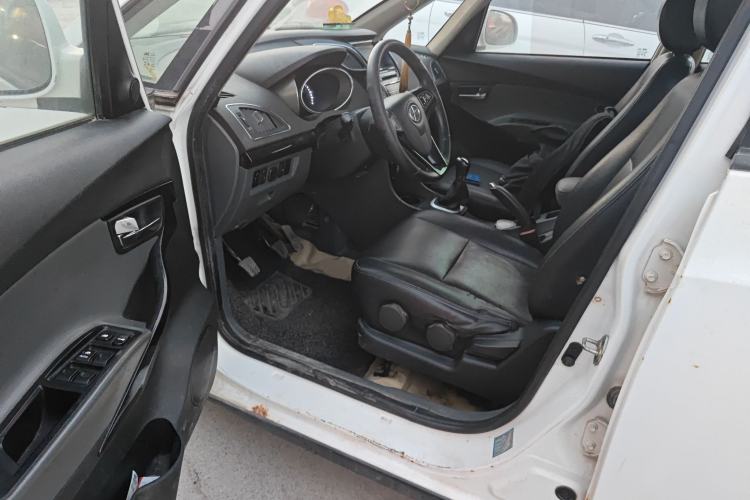 Used JAC Group Refine M2 2013 1.8L Manual Luxury 5-Seater
