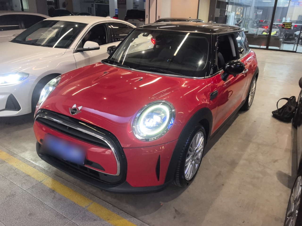 Под передней частью автомобиля