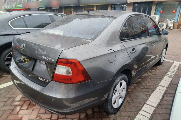 Used Skoda Rapid 2015 1.6L Automatic Smart Selection Model