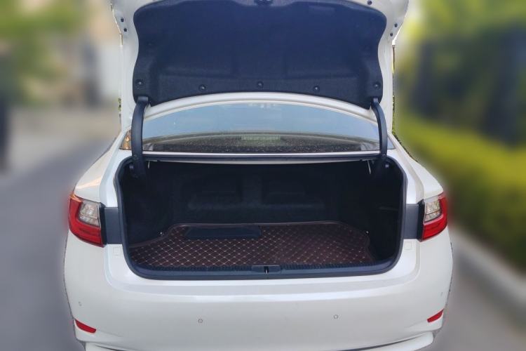 Used Lexus ES 2015 300h Comfort Edition
