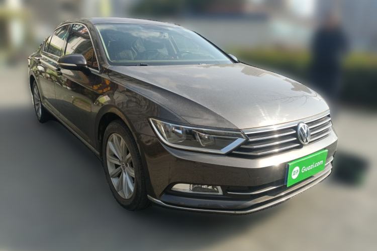 Used Volkswagen Magotan 2017 330TSI DSG Leading Model Front Right 45 Deg