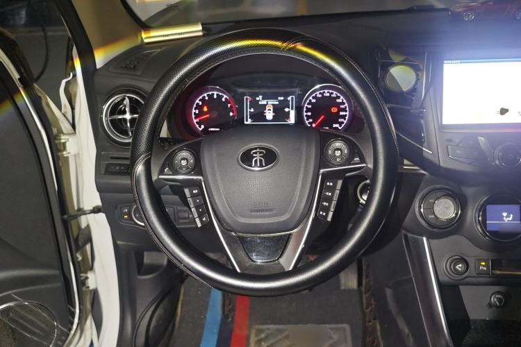 Used BYD Song 2016 GaiShi Edition 1.5TI Manual Elite Model Steering Wheel