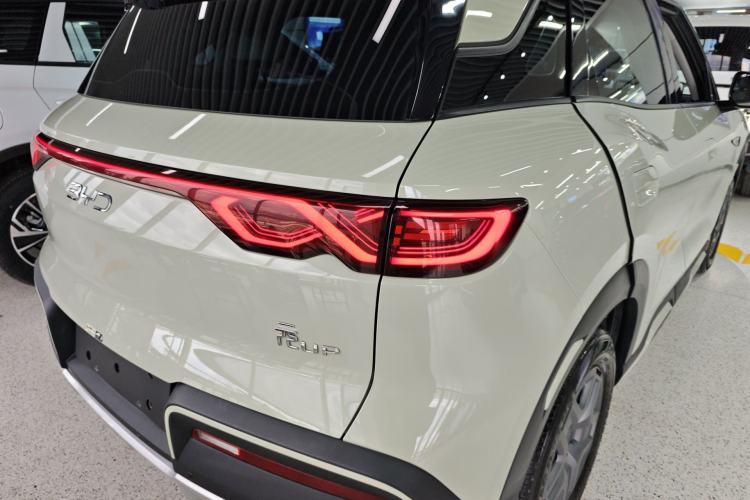 Used BYD Yuan UP 2025 Intelligent Driving Version 401 KM Dynamic Edition Right Rear Taillight