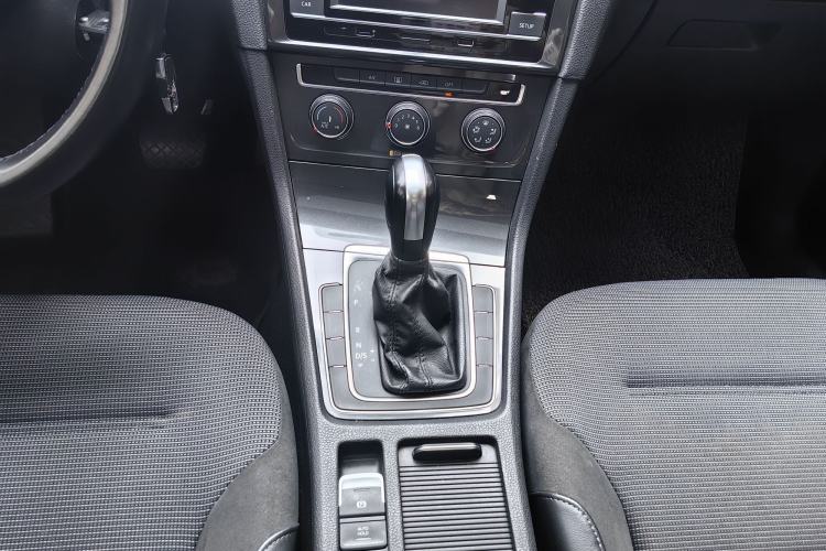 Used Volkswagen Golf 2018 1.6L Automatic Comfort Model Gear Lever