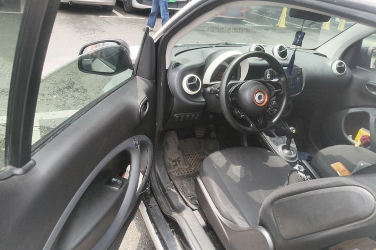 Used smart fortwo 2015 1.0L 52 kW hardtop Dynamic version