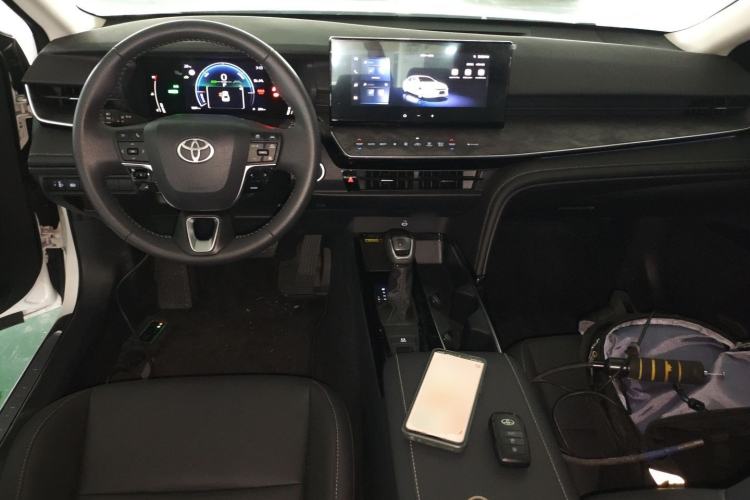 Used Toyota Camry 2024 Dual-Motor 2.0 HGVP Luxury Edition Center Console