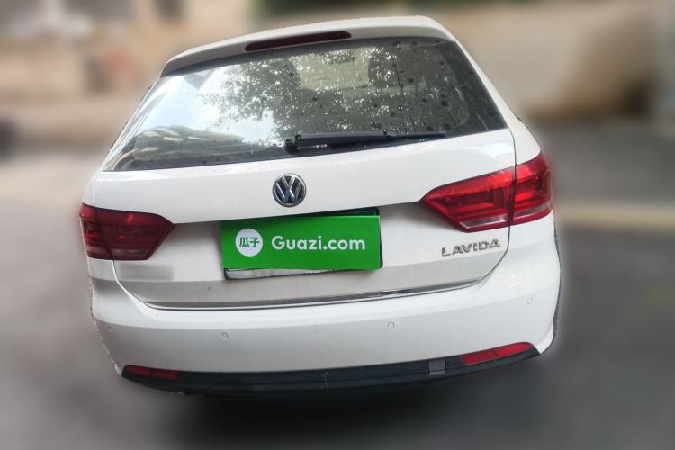 Used Volkswagen Gran Lavida 2013 1.6L Manual Fashion Model
