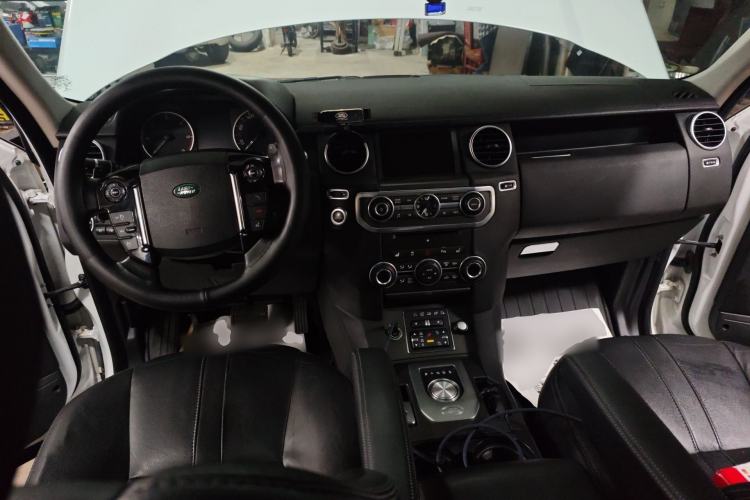 Used Land Rover Discovery 2013 3.0 SDV6 HSE Diesel Edition Center Console