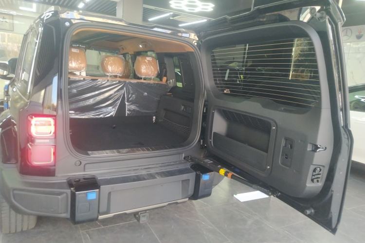 Used iCAR V27 2026 Model 200KM Four-Wheel Drive Falcon 500 Trunk