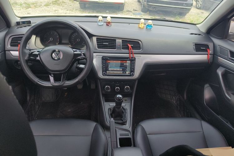 Used Volkswagen Lavida 2015 1.6L Manual Fashion Edition Center Console