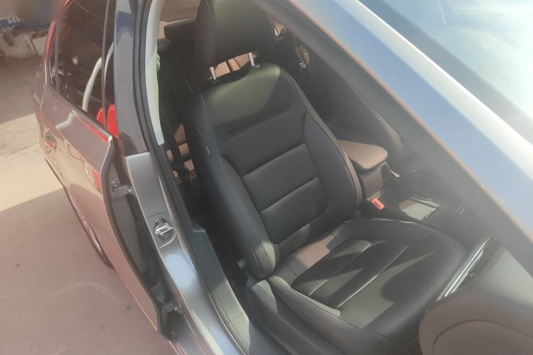 Used Volkswagen Sagitar 2016 230TSI 25th Anniversary Edition Right Front Seat