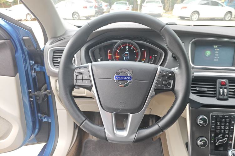 Used Volvo V40 2016 T3 Zhiyi Edition
