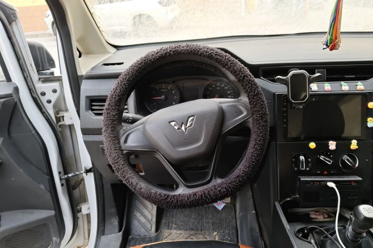 Used Wuling Hongguang PLUS 2019 1.5T Manual Standard Edition 5 Seats Steering Wheel