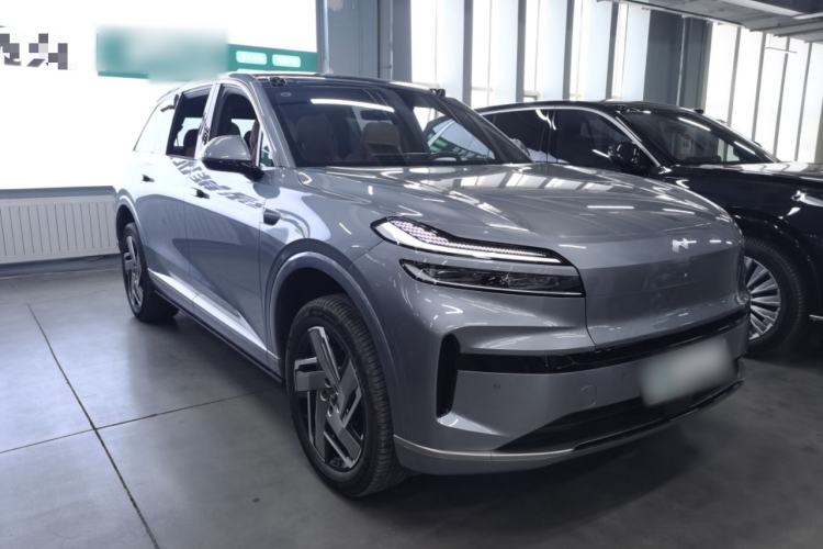 Used ONVO Luxeed L90 2025 Model—Max Six-Seater Version Front Right 45 Deg