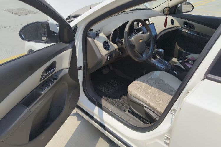 Used Chevrolet Cruze 2015 1.5L Classic SE AT Driver Seat