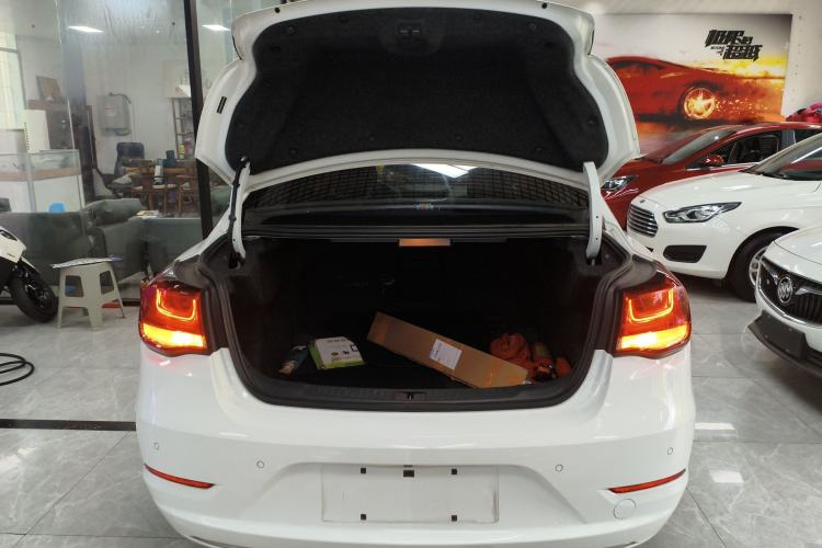 Used Chevrolet Malibu 2016 1.6T Automatic Luxury Edition Trunk