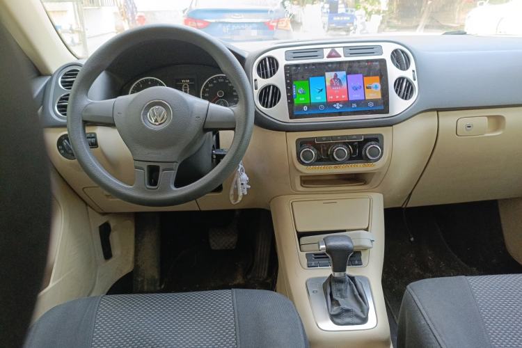 Used Volkswagen Tiguan 2010 1.8 TSI Automatic Two-Wheel Drive Urban Edition Center Console