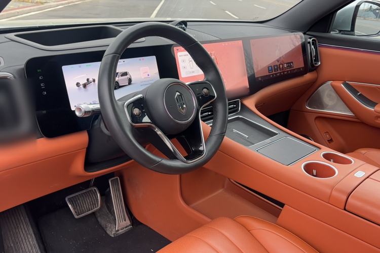 Used Hima AITO M8 2025 Extended-Range Ultra Version 53.4 kWh 5-Seater Edition Interior 1