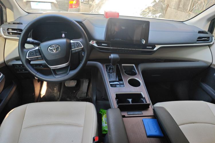 Used Toyota SIENNA 2021 2.5L Hybrid Comfort Edition Center Console