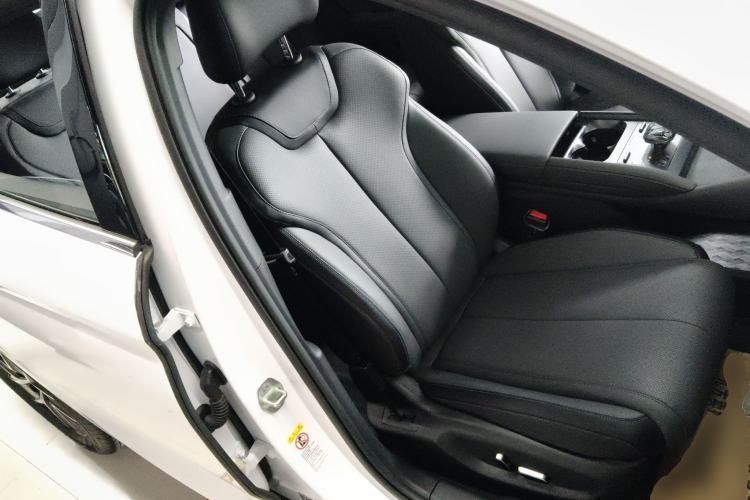 Used BYD Qin L 2025 DM-i Smart Drive 120KM Superior Model Right Front Seat