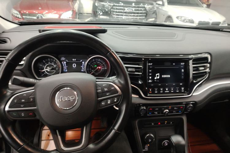 Used Jeep Grand Commander 2022 2.0T Four-Wheel Drive Luxury Edition Center Console