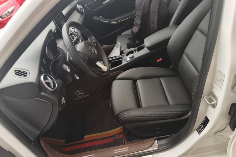 Used Mercedes-Benz GLA 2016 GLA 200 Sport Edition Left Front Seat