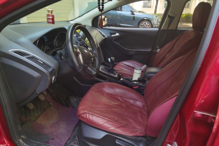 Used Ford Focus 2012 Sedan 1.6L Manual Fashion Edition