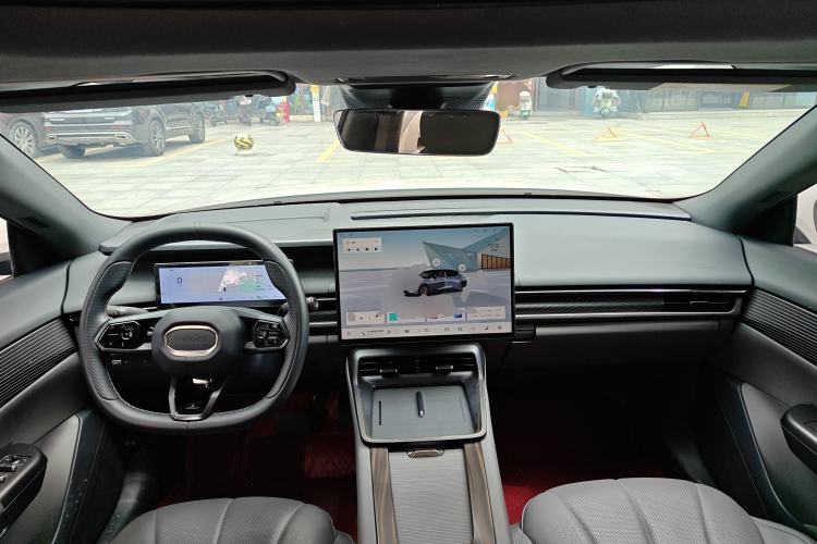 Used Lynk & Co 07 2024 EM-P 126 Long-Range Pro Center Console