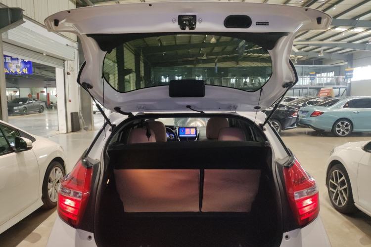 Used Toyota YARiS L Zhi Xuan 2017 1.5G CVT JingSu Model with Upgraded Sunroof Trunk