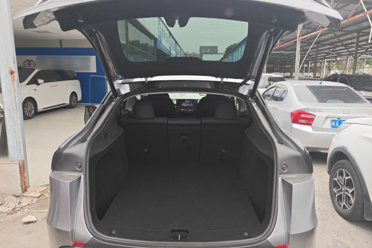 Used Tesla Model Y 2025 Long-Range All-Wheel-Drive Version Trunk