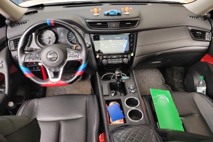 Used Nissan X-Trail 2019 2.0L CVT SmartConnect 7-Seater Comfort Edition 2WD Center Console