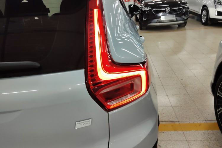 Used Volvo XC40 New Energy 2022 Four-Wheel Drive High-Performance Version Right Rear Taillight