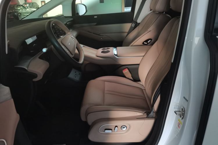 Used XPeng X9 2024 640 All-Wheel Drive High-Performance Max
