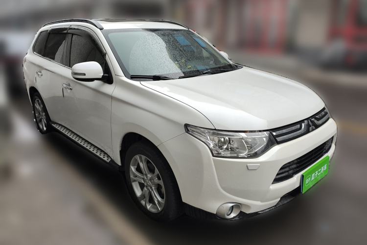 Used Mitsubishi Outlander 2013 2.4L 4x4 Luxury Navigation Edition 5 Seats