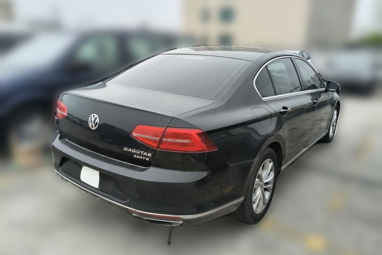 Used Volkswagen Magotan 2017 380TSI DSG Luxury Model Rear Right 45 Deg