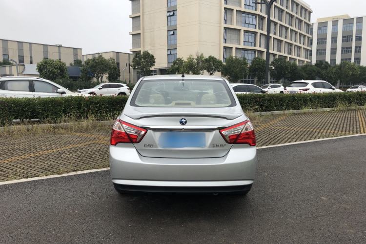 Used Venucia D50 2013 1.6L Automatic Fashion Edition
