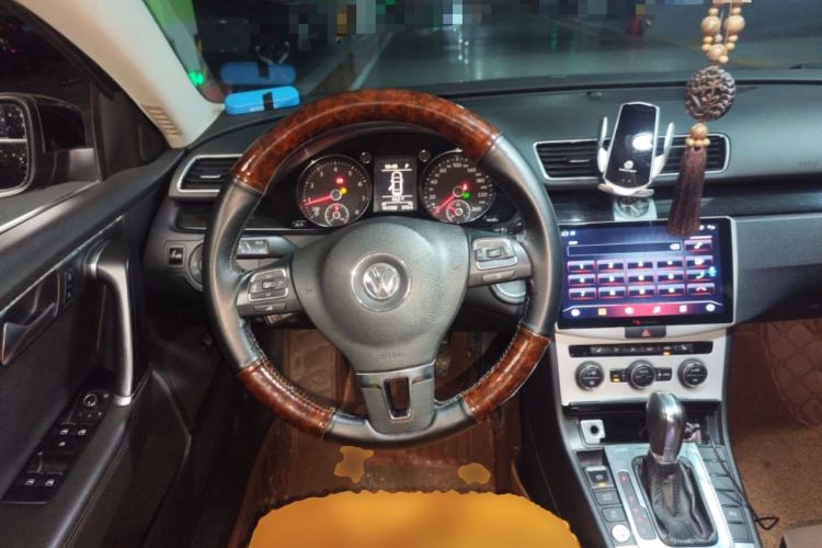 Used Volkswagen Magotan 2015 Revised Version 2.0 TSI Luxury Edition Steering Wheel