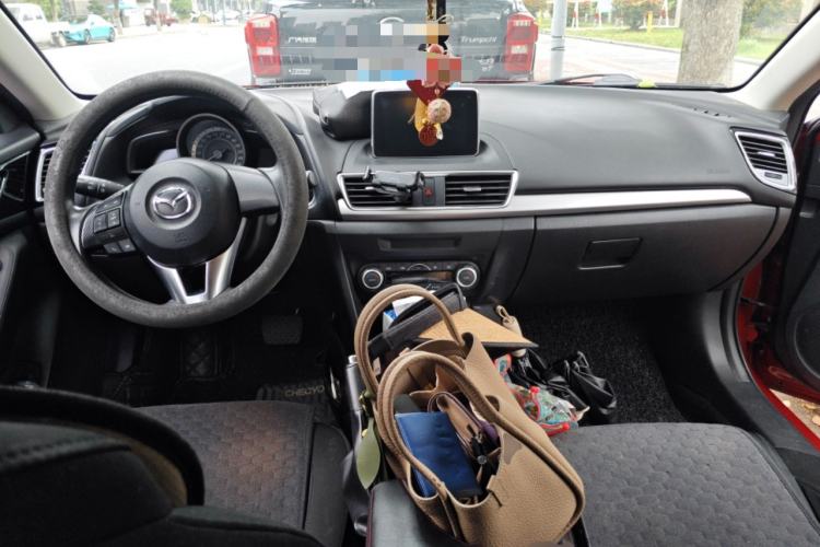 Used Mazda 3 Axela 2016 Sedan 1.5L Automatic Luxury Model